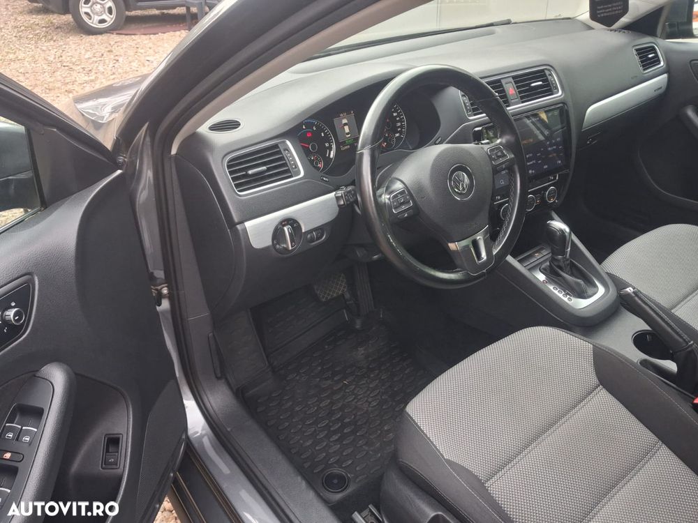 Volkswagen Jetta - 6