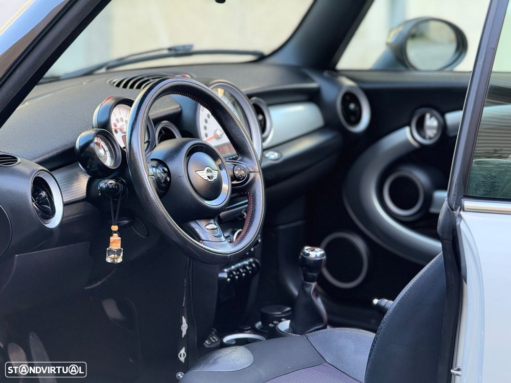 MINI Cabrio Cooper D - 23