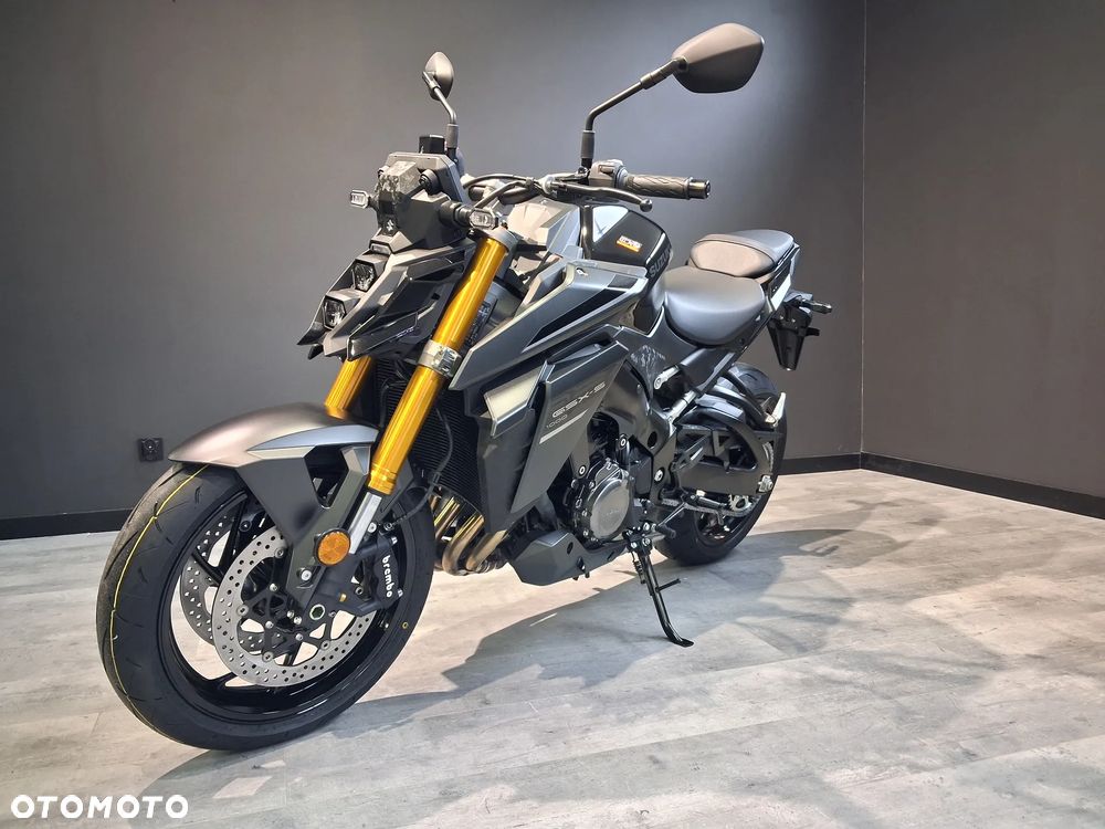 Suzuki GSX - 2