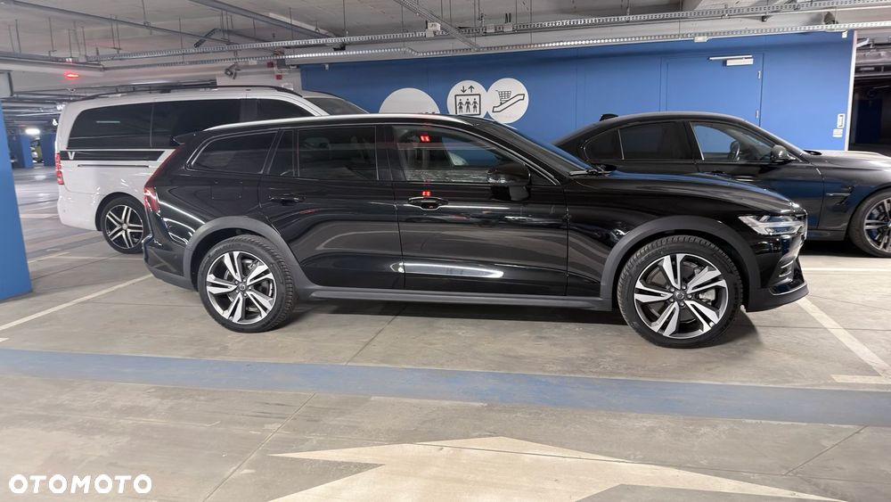 Volvo V60 Cross Country B5 B AWD Plus - 29