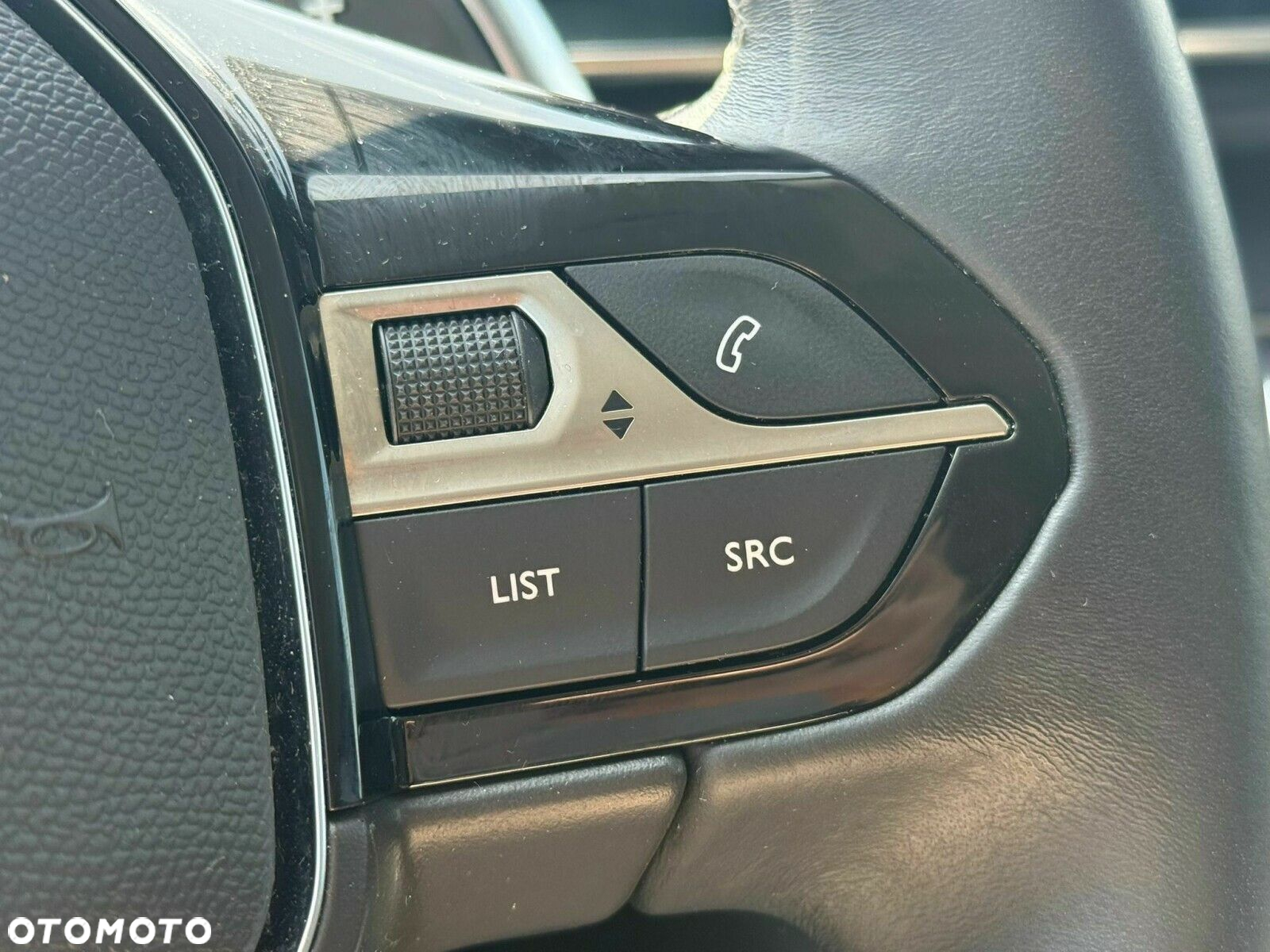 Peugeot 3008 1.2 PureTech Allure Pack S&S EAT8 - 17