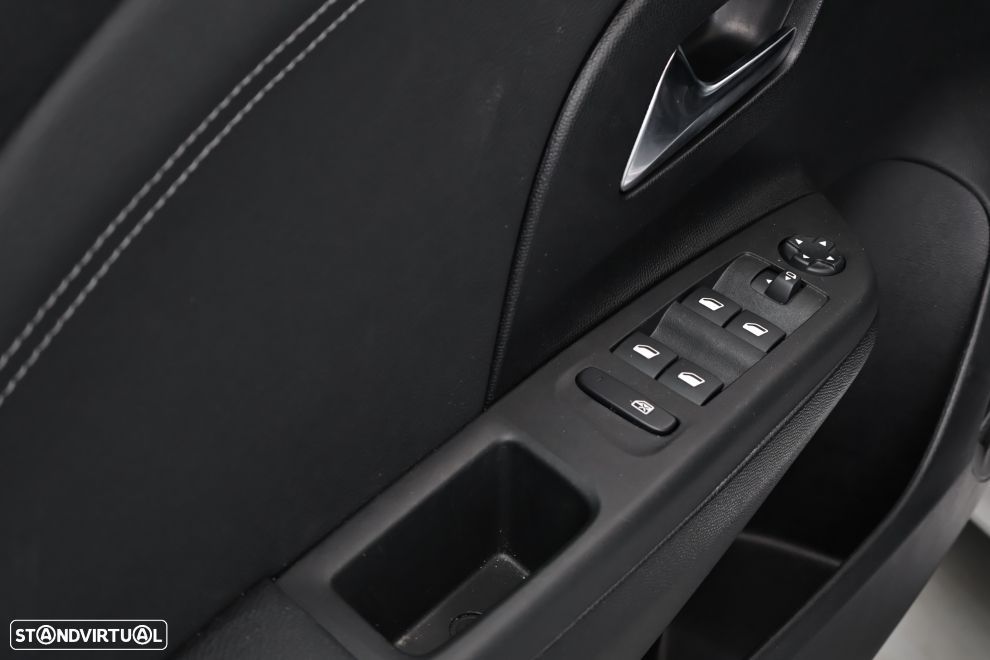 Opel Corsa 1.2 T GS - 24