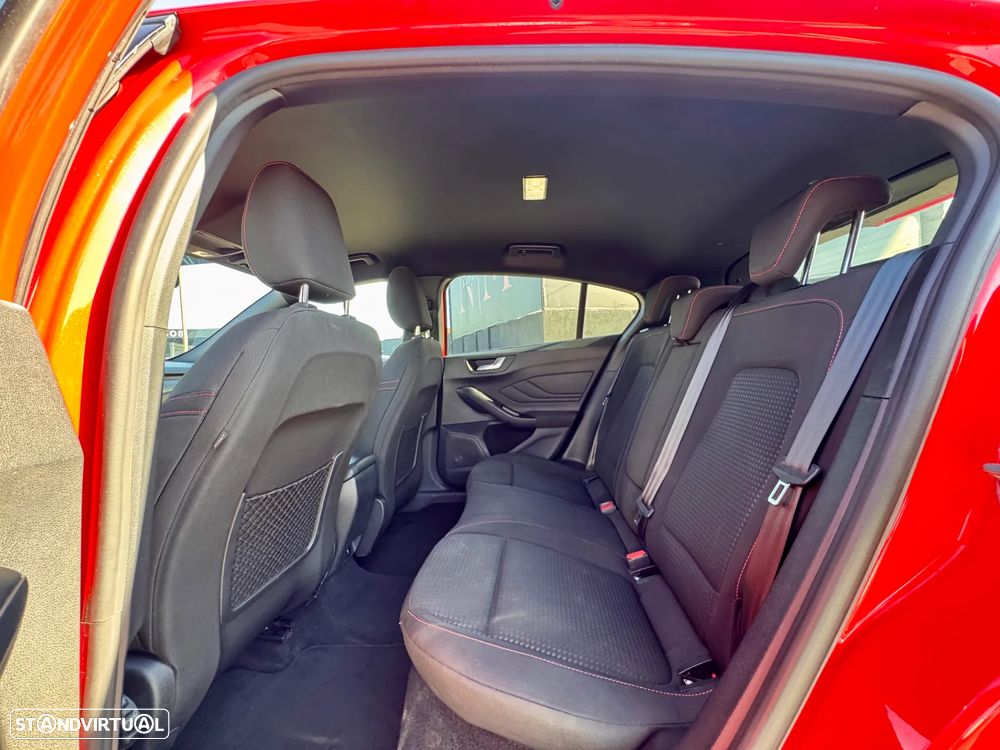 Ford Focus 1.0 EcoBoost MHEV ST-Line - 19