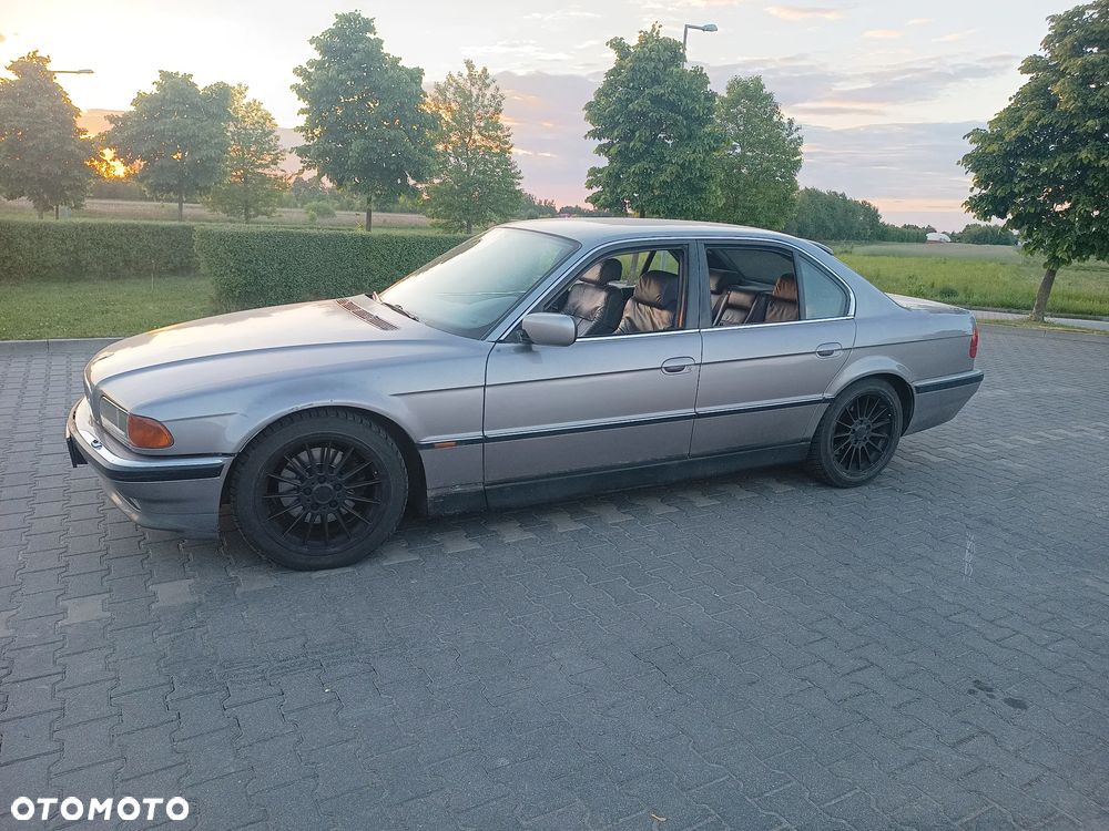 BMW Seria 7 740i V8 - 13