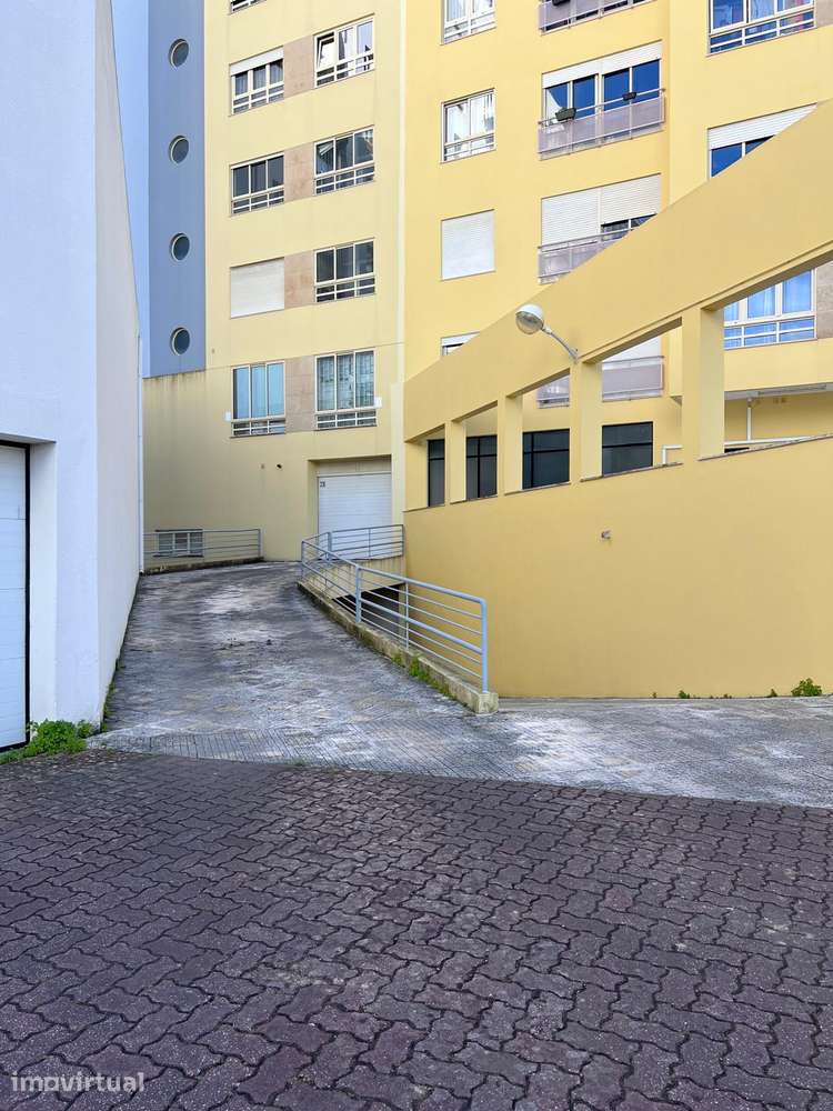 Estacionamento em Garagem para arrendamento em Telheiras - Grande imagem: 4/5