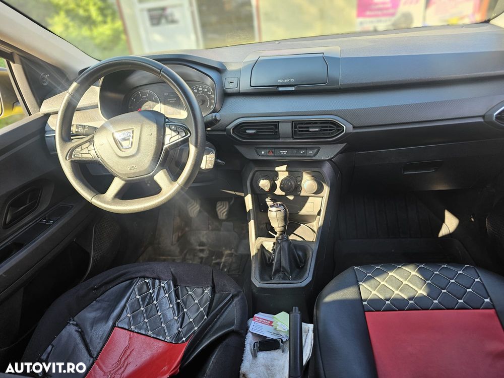 Dacia Logan TCe 90 Essential - 4