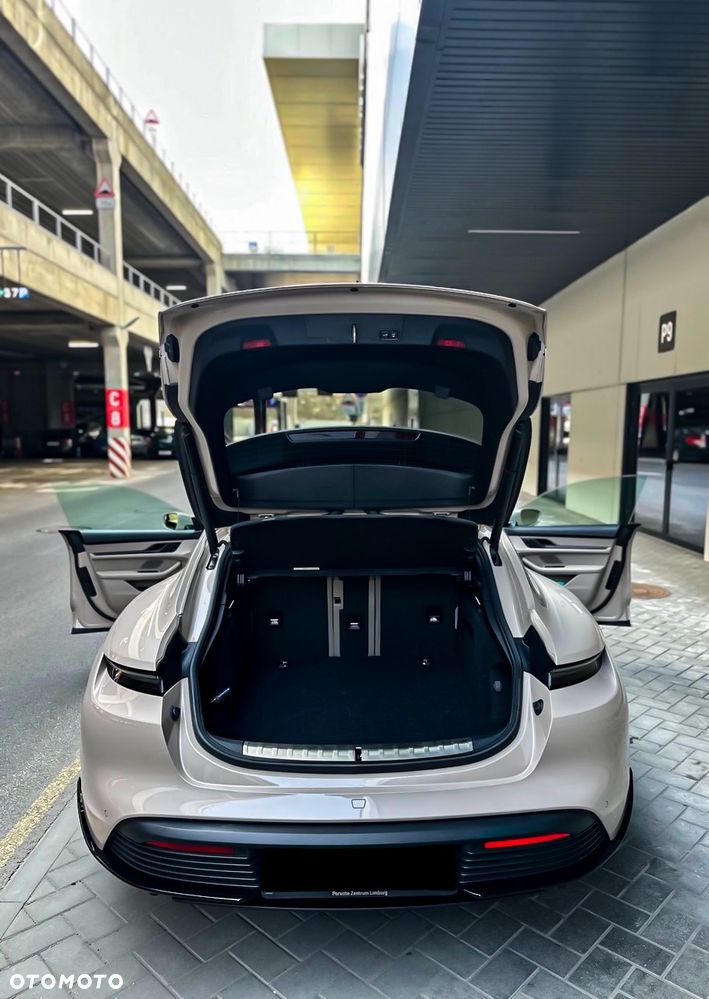 Porsche Taycan - 4