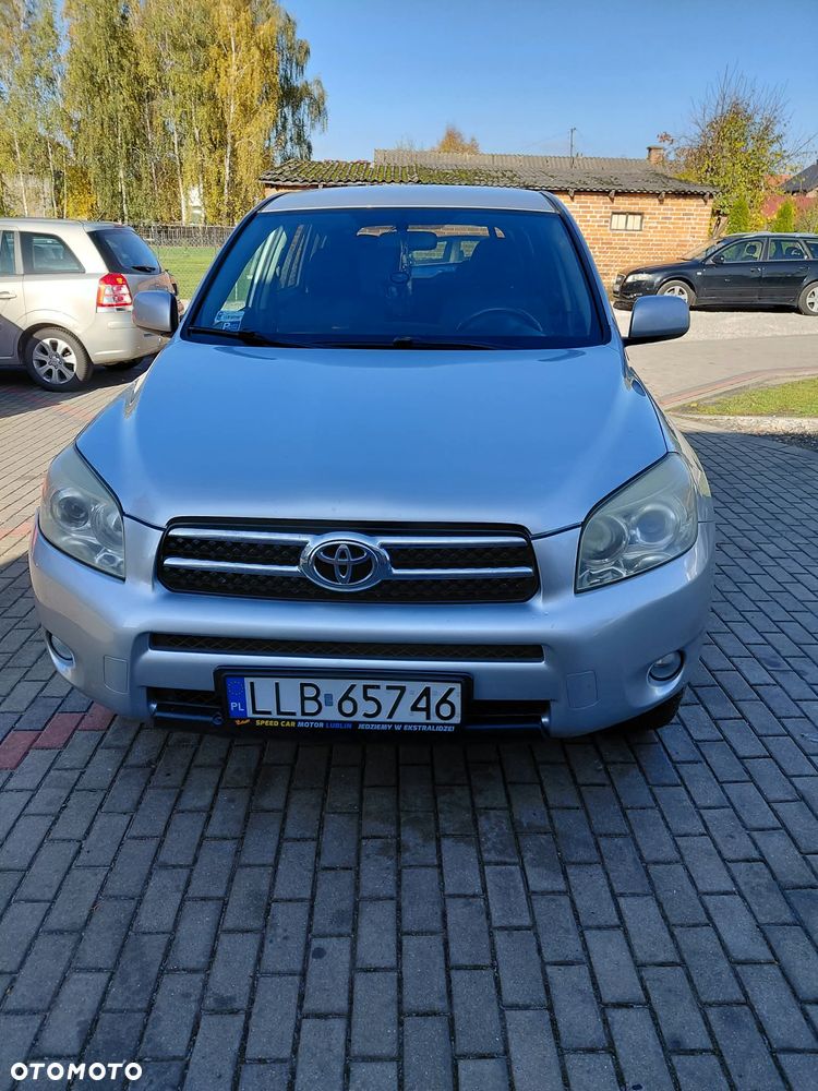 Toyota RAV4 - 1