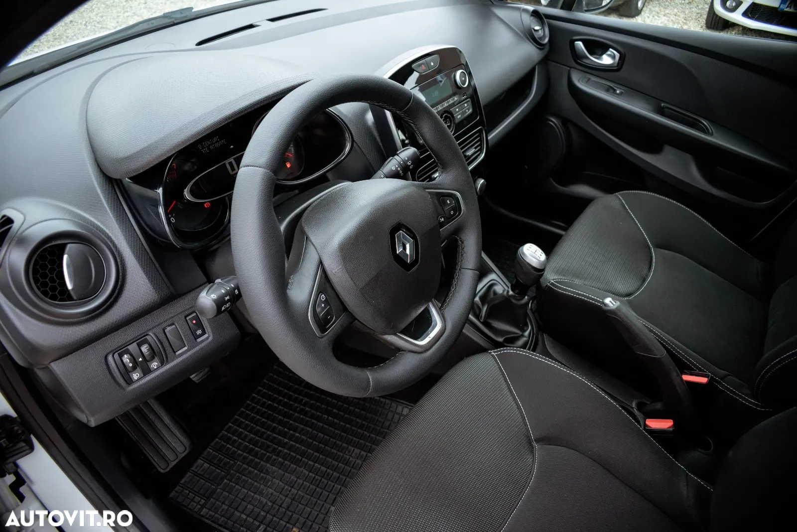 Renault Clio - 11