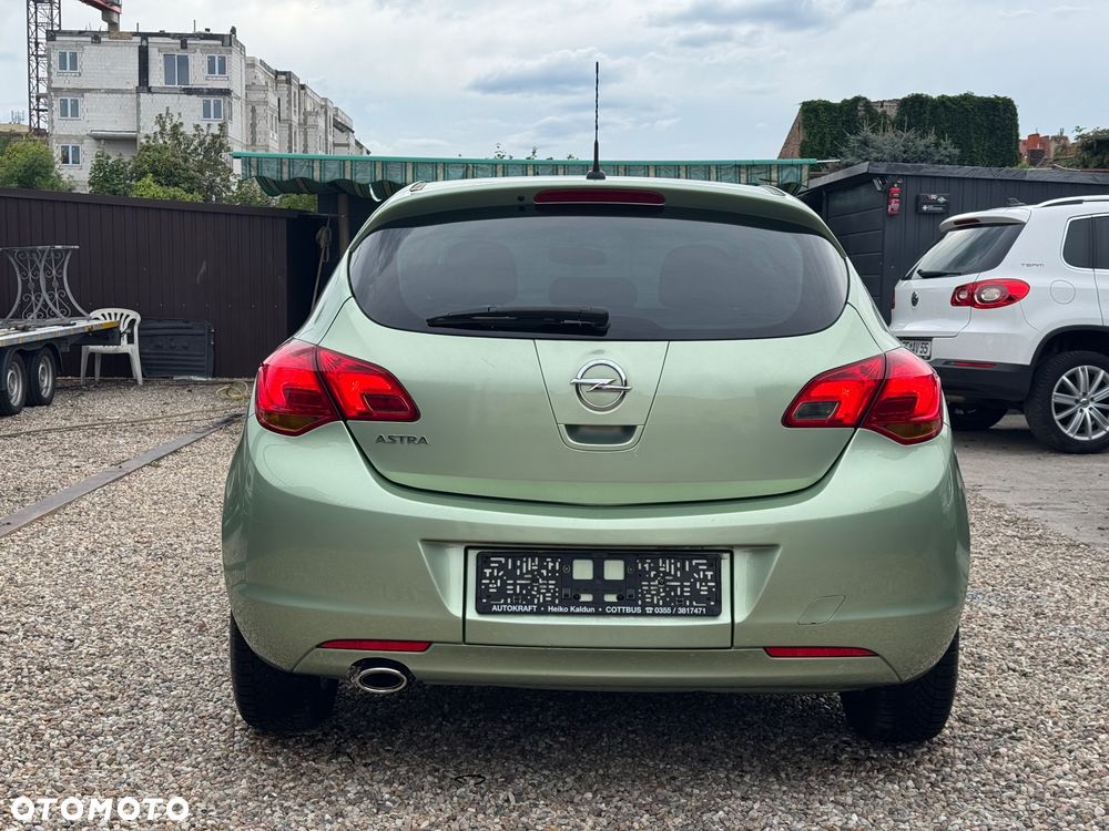 Opel Astra 1.4 Turbo 150 Jahre - 8