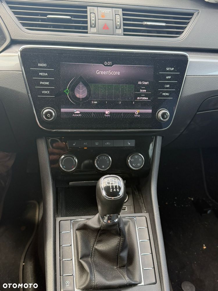 Skoda Superb 2.0 TDI Premium Edition - 40