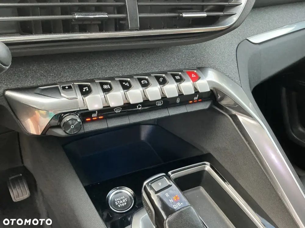 Peugeot 3008 1.6 PureTech Hybrid PHEV Allure Pack S&S EAT8 - 34