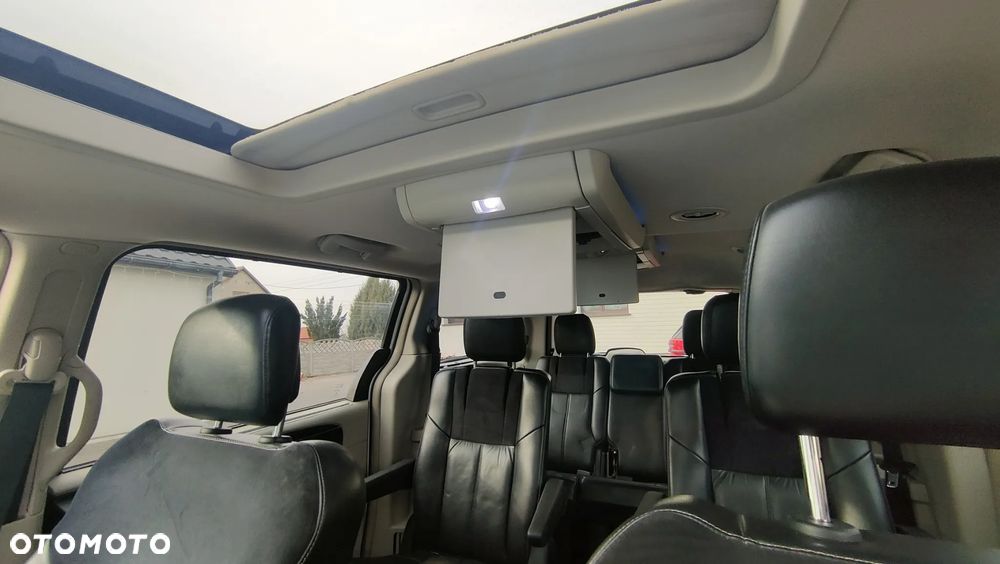 Chrysler Town & Country 3.6 Limited - 8