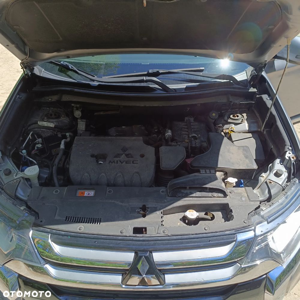 Mitsubishi Outlander - 12