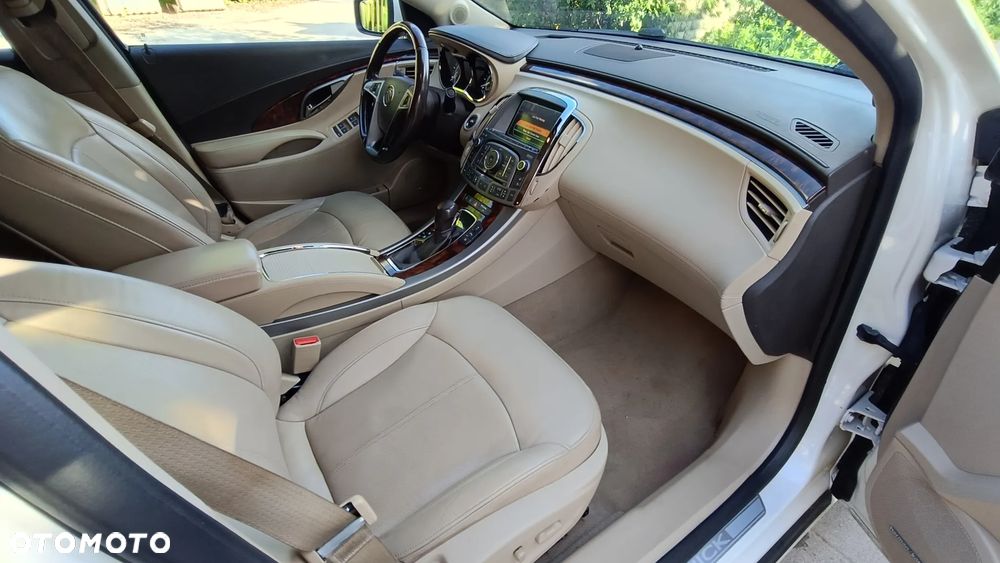 Buick Lacrosse - 32