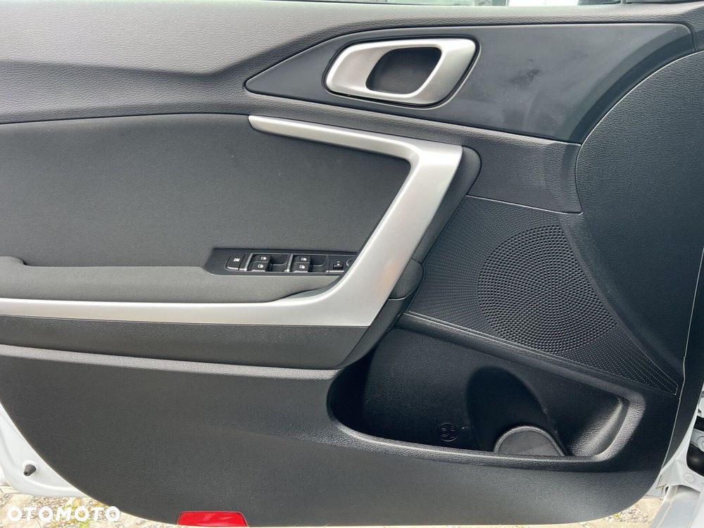 Kia Ceed - 10