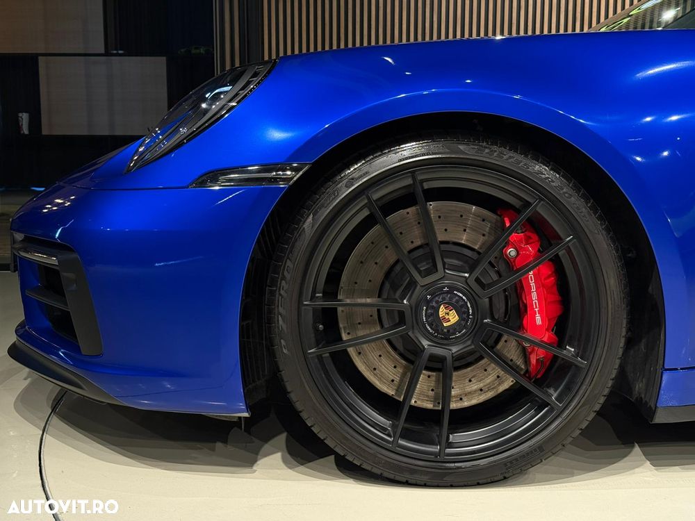 Porsche 911 Carrera 4 GTS PDK - 18