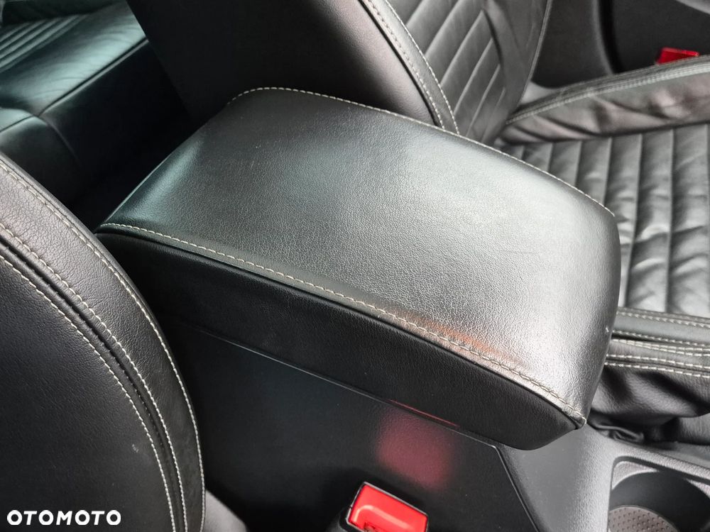 Skoda Octavia 2.0 TDI DSG RS - 25