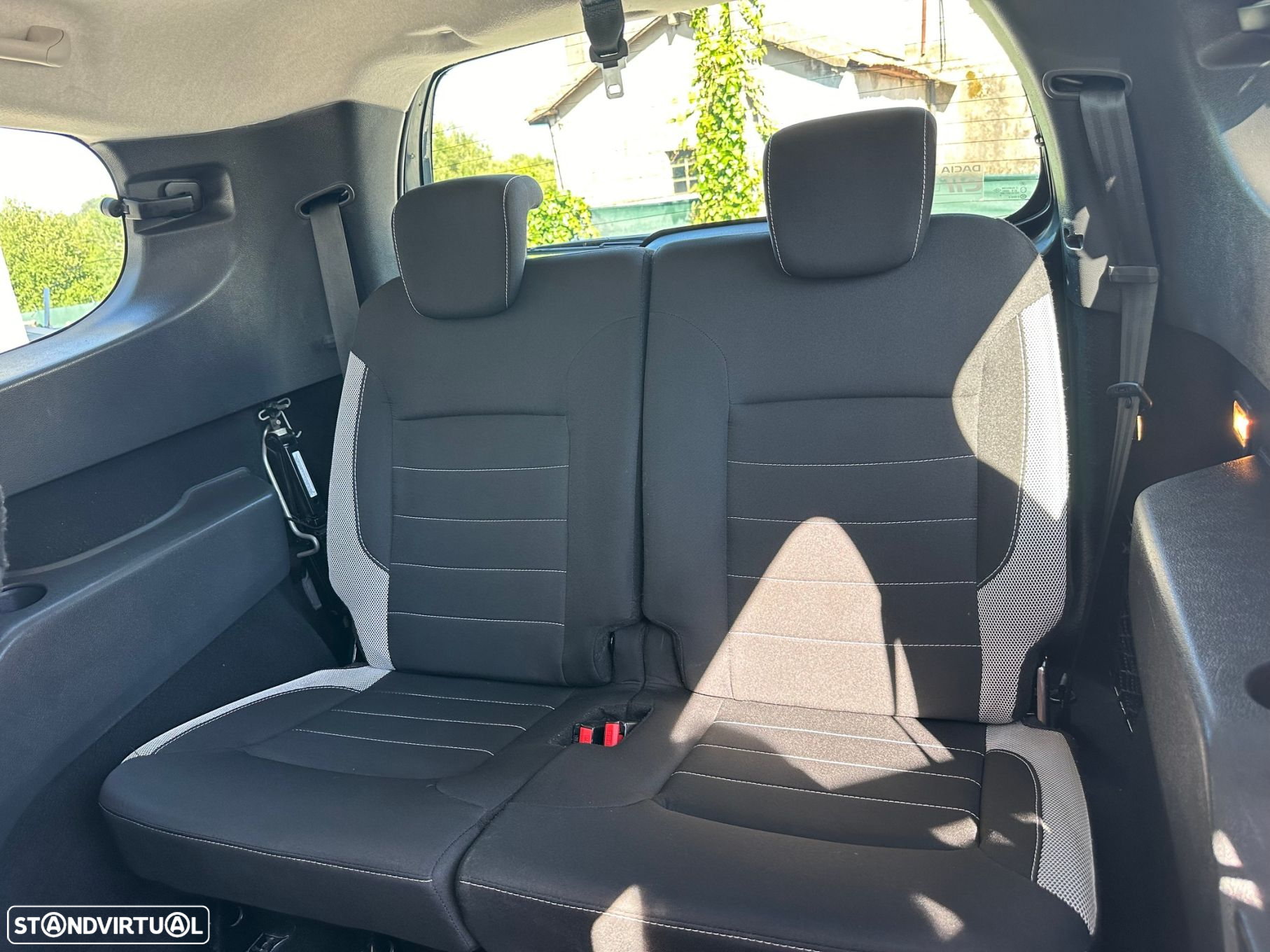 Dacia Lodgy 1.5 Blue dCi Stepway 7L - 11