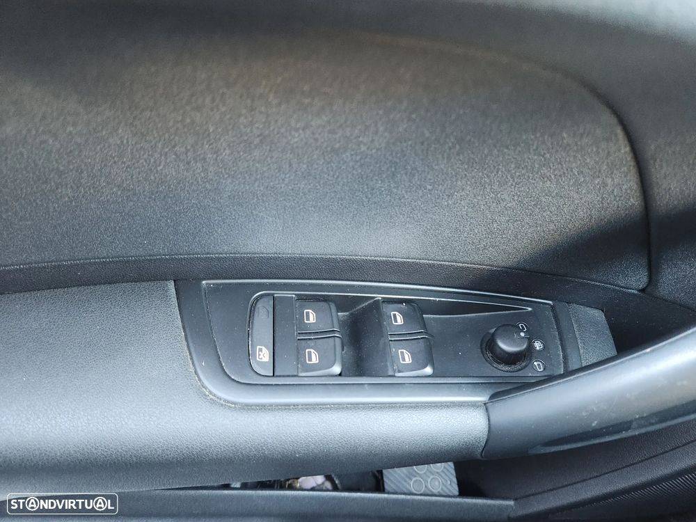 Audi A1 Sportback 1.6 TDi S-line S tronic - 7