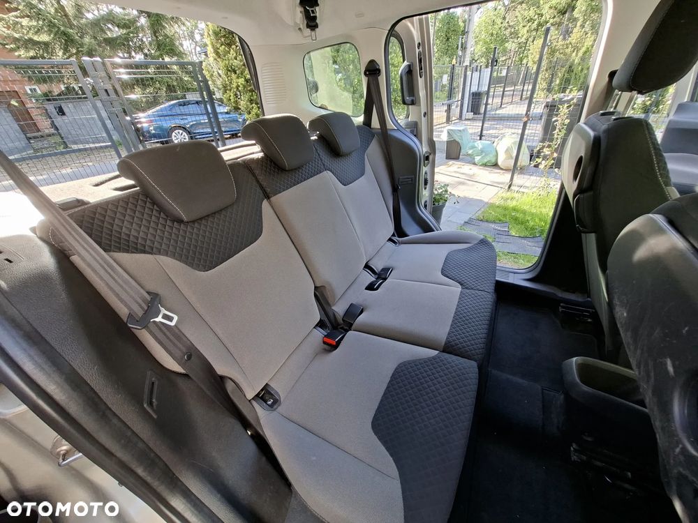 Ford Tourneo Courier 1.5 TDCi Trend - 17
