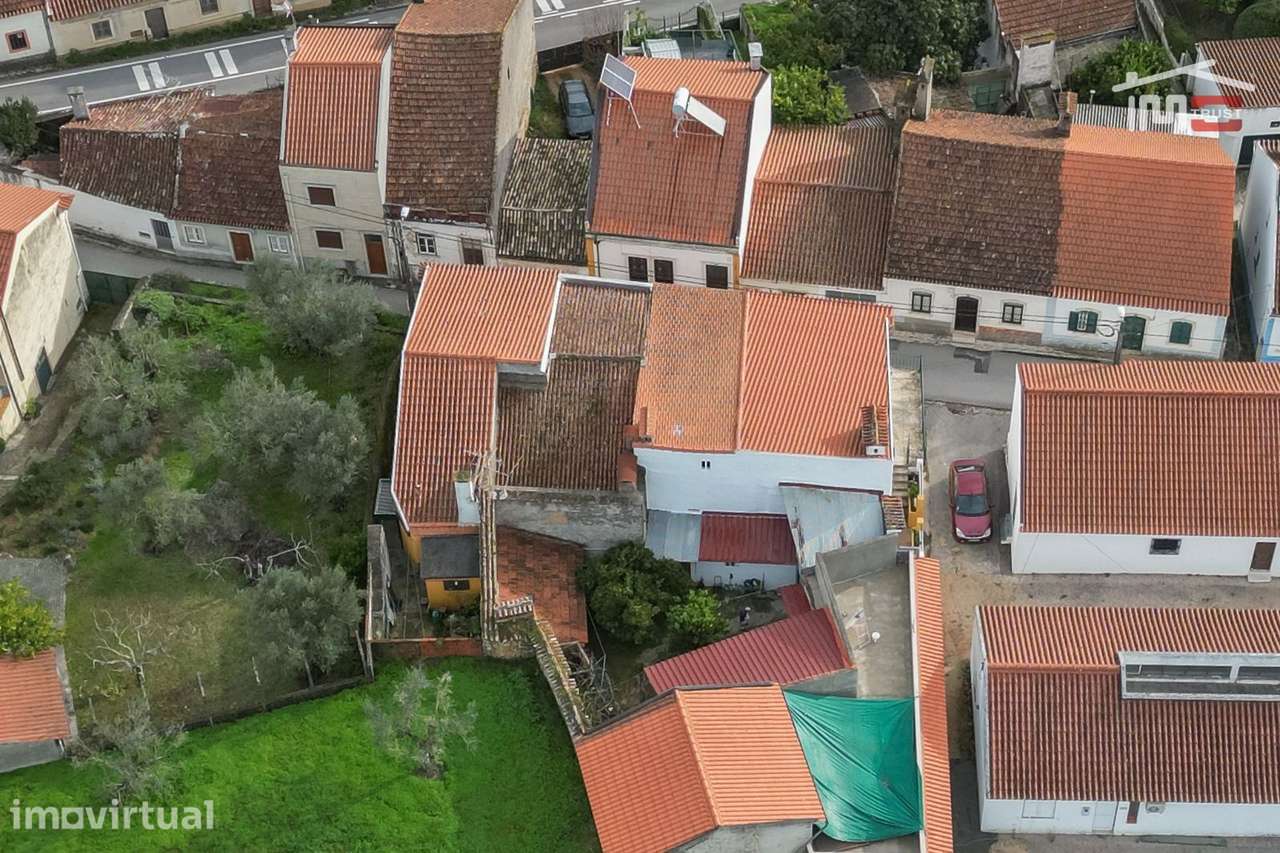 Moradia T2 com Projeto Aprovado em TOMAR já com telhado novo e isol... - Grande imagem: 4/25