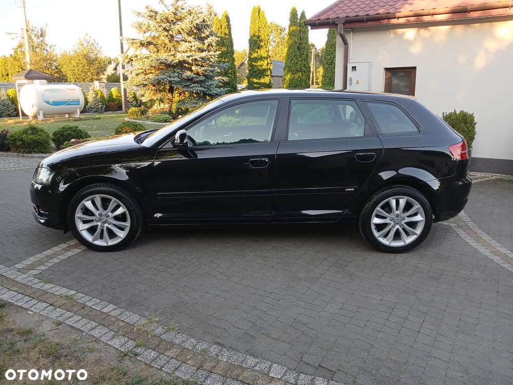 Audi A3 Sportback 1.6 TDI DPF S tronic S line Sportpaket - 4