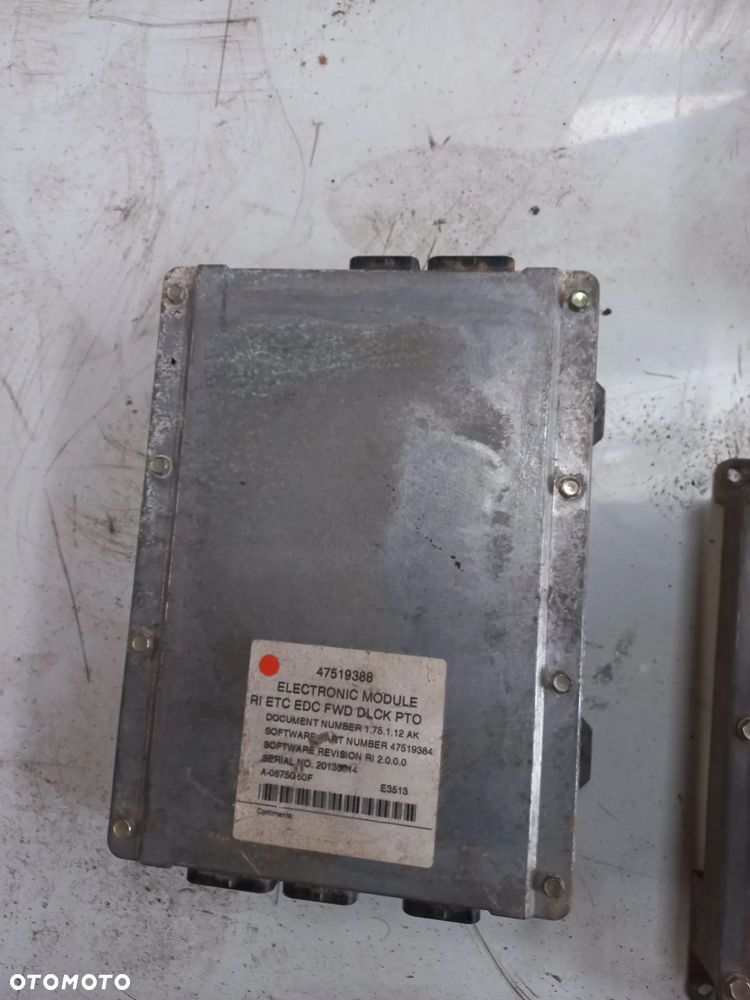 Licznik,sterownik,wyświetlacz,podłokietnik,komputer,MCcormick,Case,New Holland,Steyr,429092A1,707322A2,704499A2,47519388,82036342,313856A1,87677584,362031A1,412439001001,CVT,CVX,MXU,MX270,PUMA,mxm,konsola,control unit,monitor,terminal,magnum,deska rozdzielcza,digital,instrument cluster, - 4