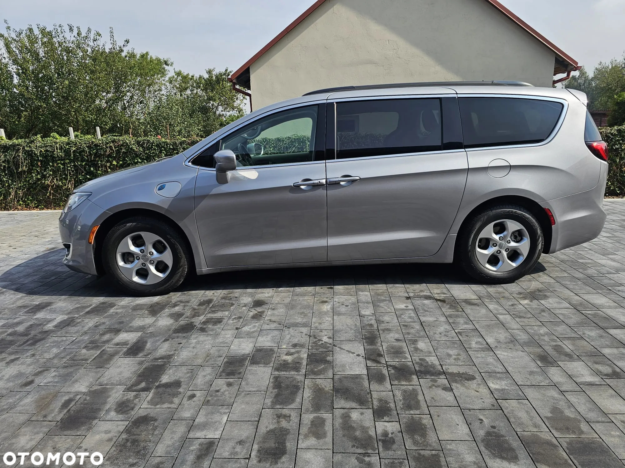 Chrysler Pacifica - 4