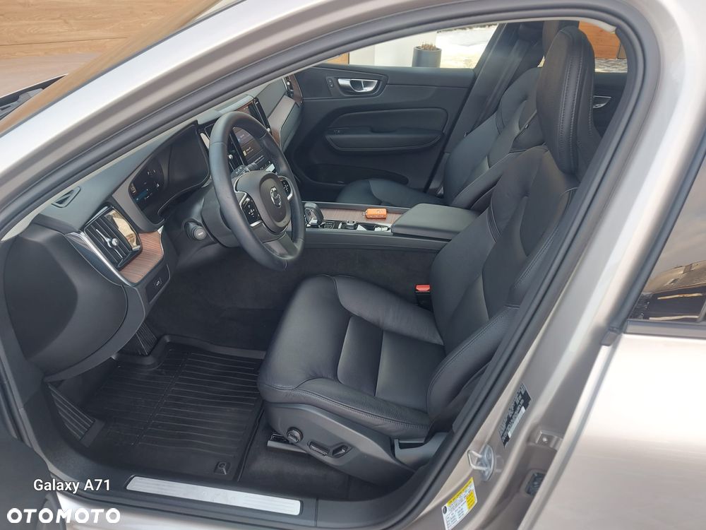 Volvo XC 60 B5 B AWD Plus Dark - 9