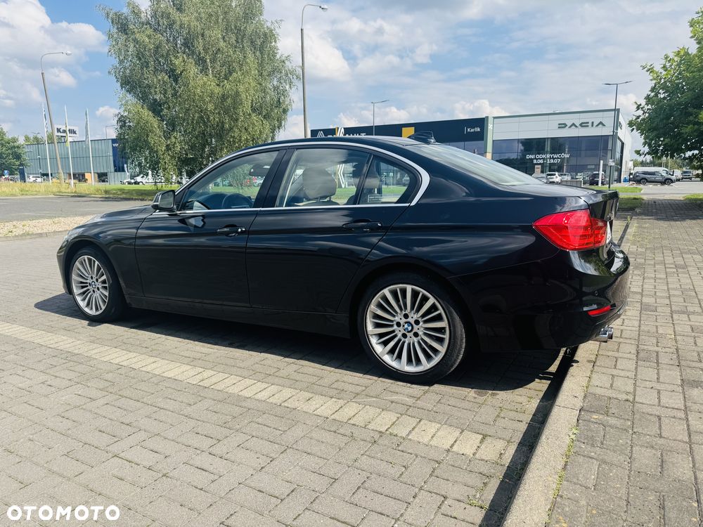 BMW Seria 3 328i xDrive Sport-Aut Luxury Line - 3
