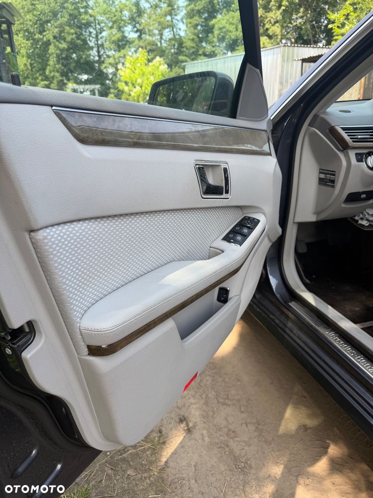 Mercedes-Benz Klasa E 350 CGI BlueEFFICIENCY 7G-TRONIC Elegance - 13