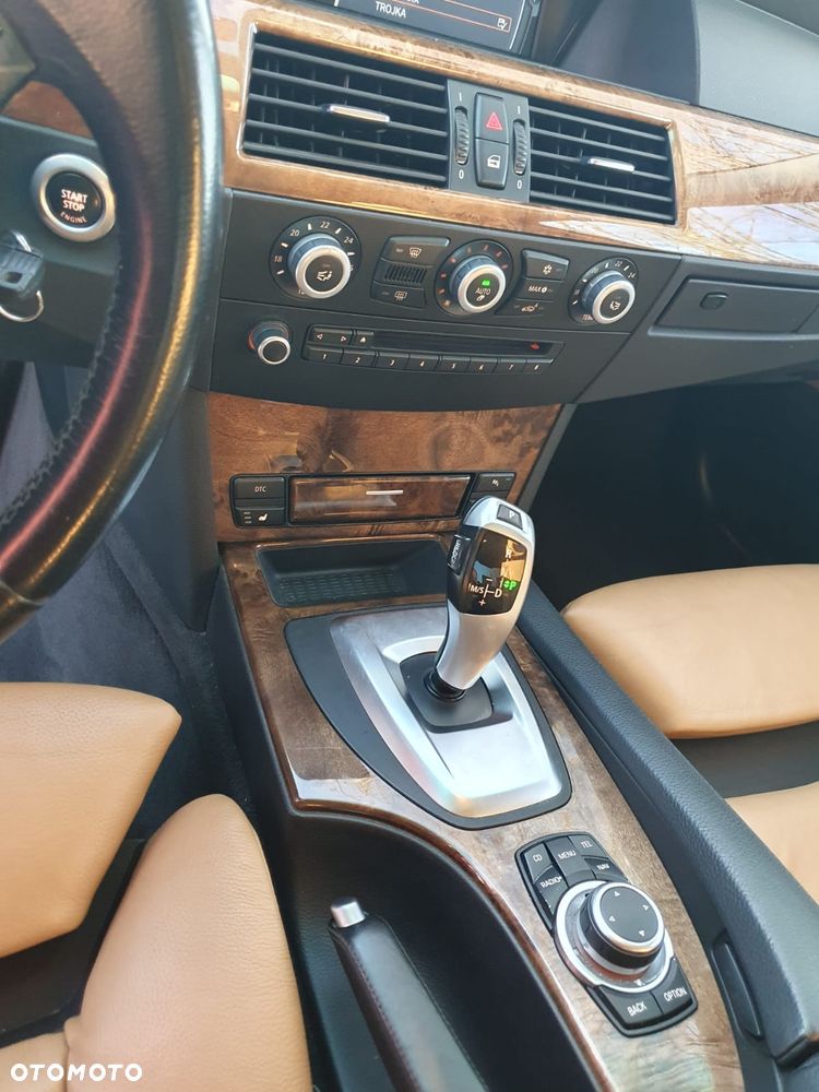 BMW Seria 5 525xi Edition Exclusive - 20