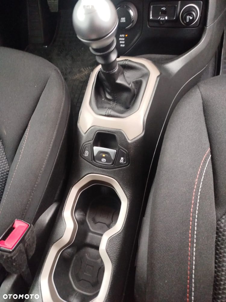 Jeep Renegade 1.6 E-torQ Longitude Adventure Edition - 28