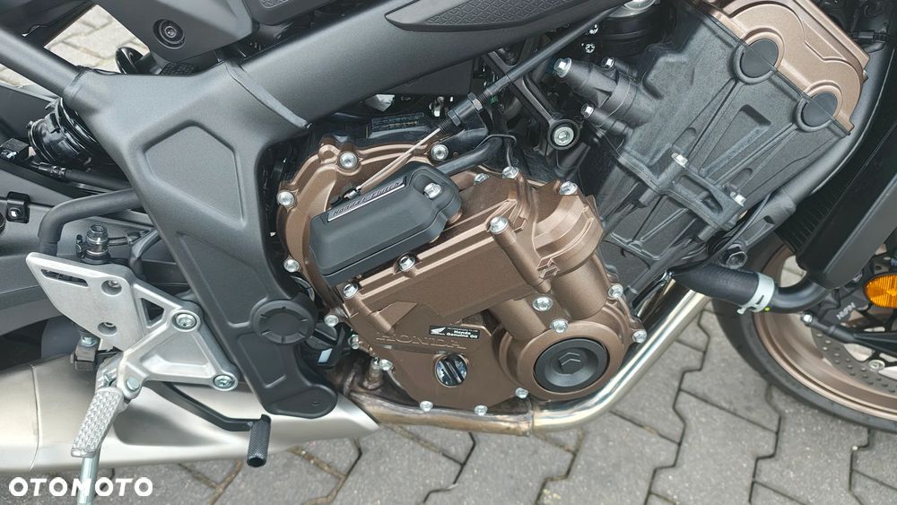 Honda CB - 11