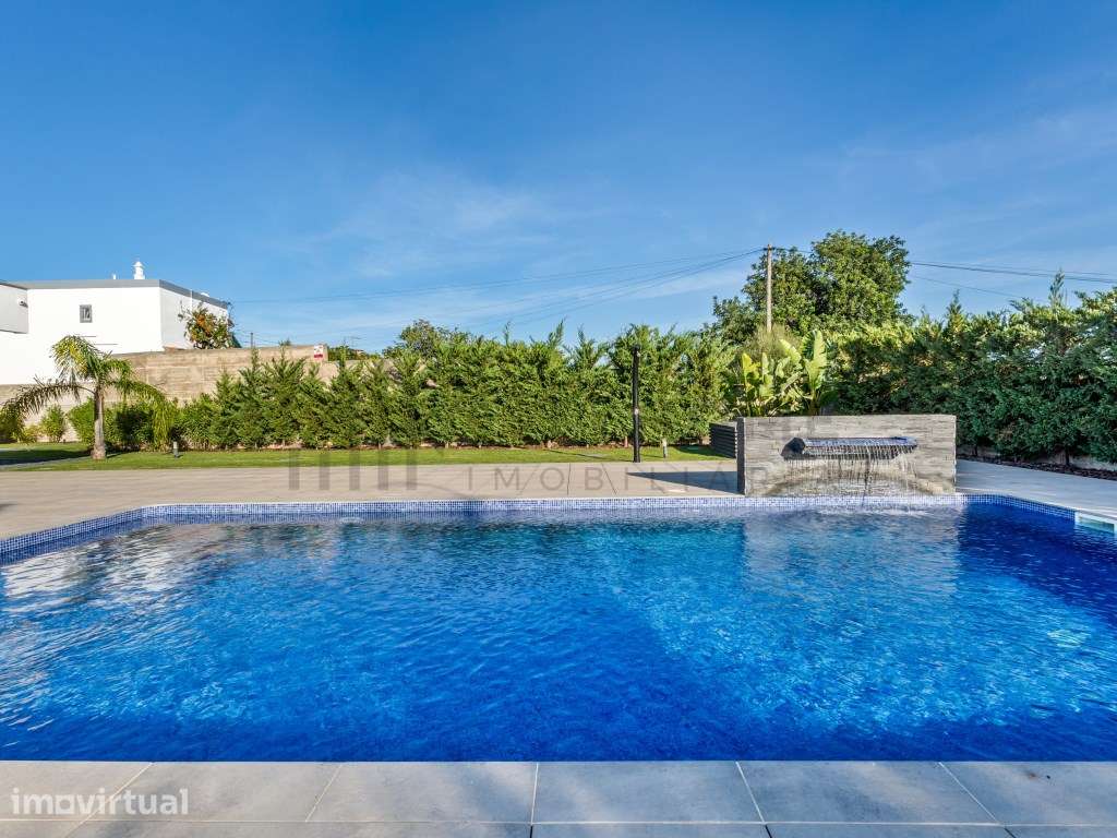 Moradia Nova T4 + 1 com garagem, piscina e terreno de 2 211 m² - Grande imagem: 3/49