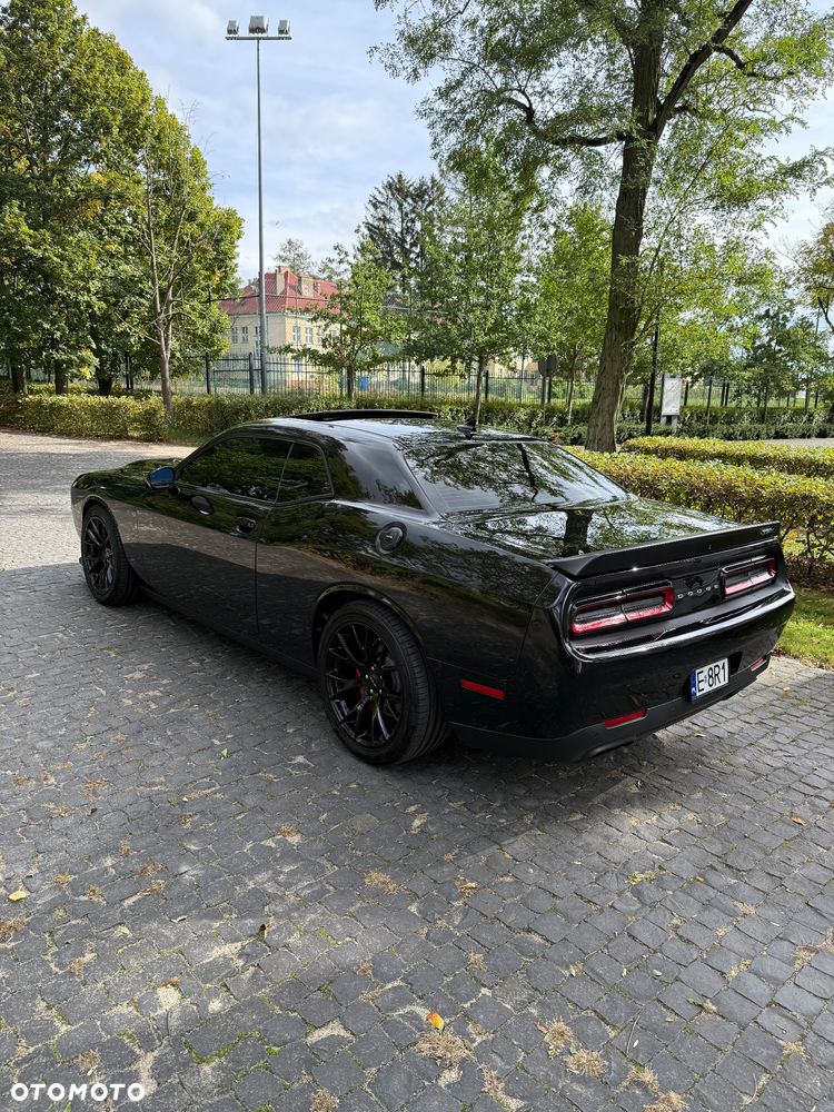 Dodge Challenger - 16