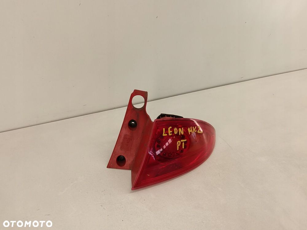 LAMPA PRAWA TYLNA SEAT LEON II 05-09 - 2