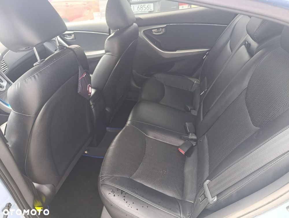 Hyundai Elantra - 10