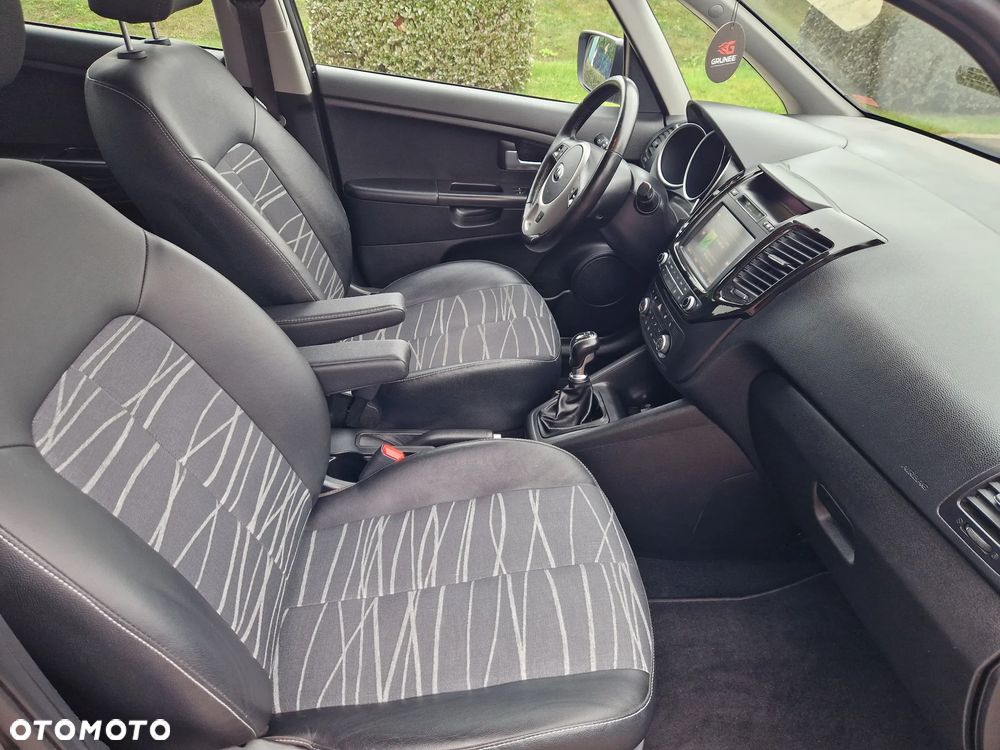 Kia Venga - 29