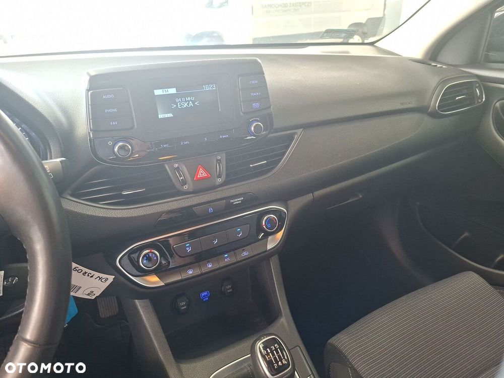 Hyundai i30 1.5 DPI Classic + - 19