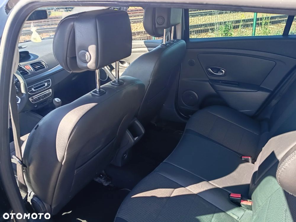 Renault Megane 1.9 dCi FAP Dynamique - 10