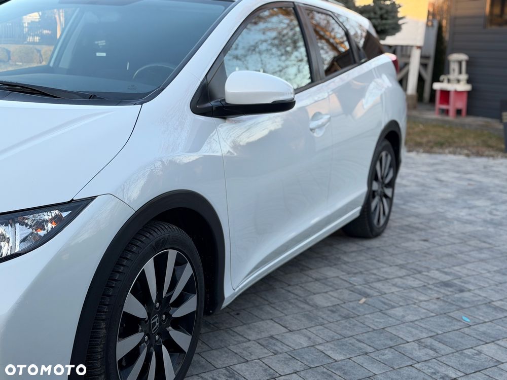 Honda Civic 1.6 i-DTEC Executive Black Edition - 10