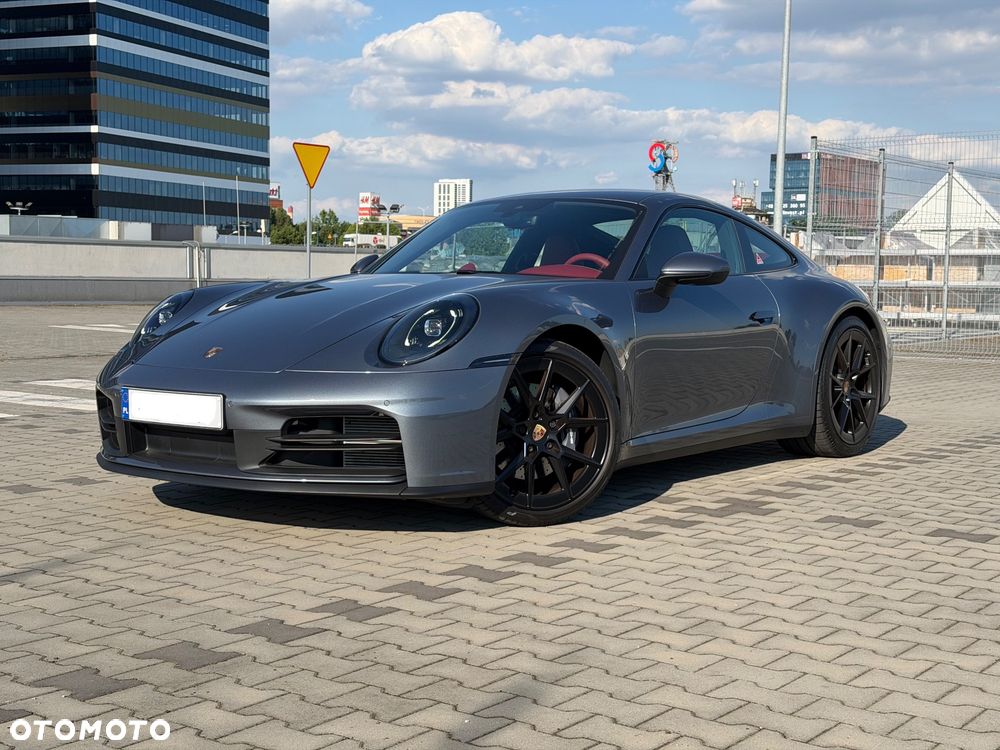 Porsche 911 Carrera - 2
