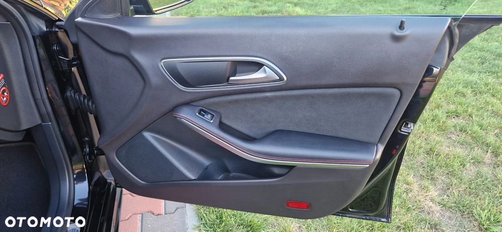 Mercedes-Benz CLA 200 7G-DCT AMG Line - 26