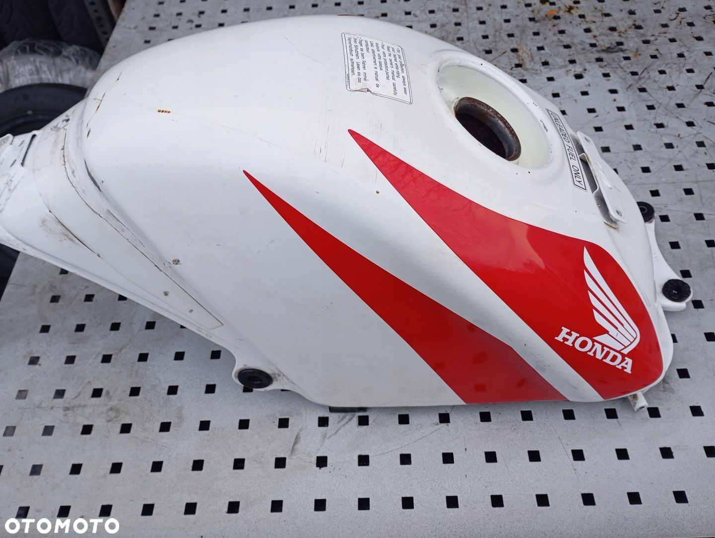 Zbiornik paliwa bak Honda CBR 125 R - 3