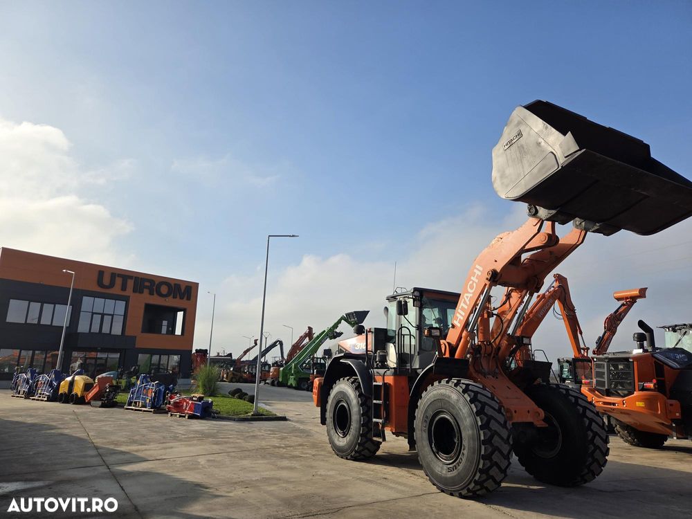 Hitachi Cupa 5mc, 28tone, ANVELOPE NOI, VIRARE prin JOYSTICk, Gresare automata, Inaltiime basculare cupa 4,3m, Lama noua la cupa, produs in JAPONIA, camera luat vederi spate, posibilitate leasing, motor 282 CP, STARE BUNA, PROMOTIE 86.900 EUR+tva - 33