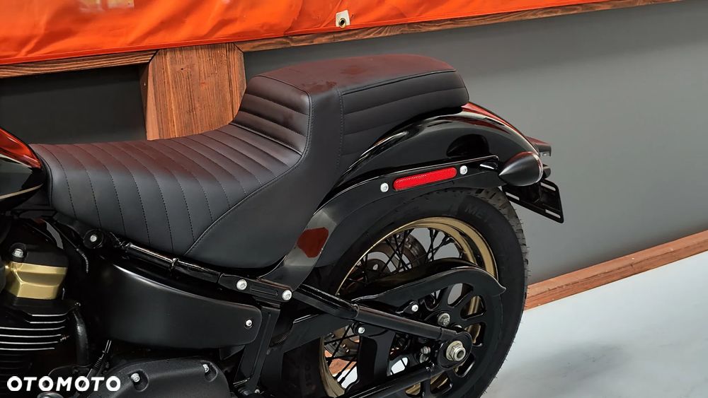 Harley-Davidson Softail Street Bob - 21