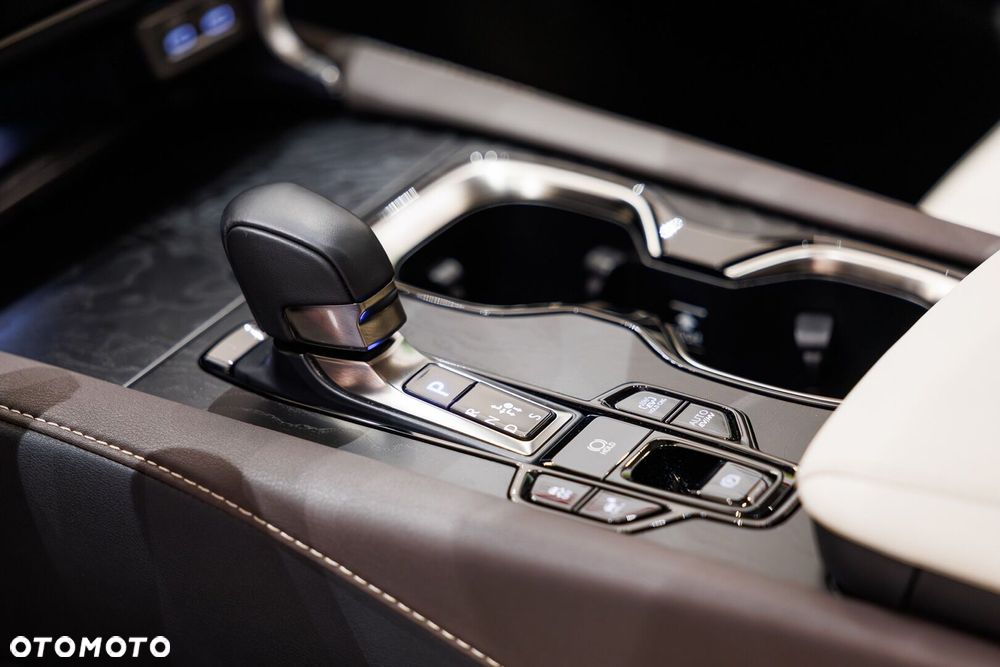 Lexus RX 450h+ Omotenashi - 36