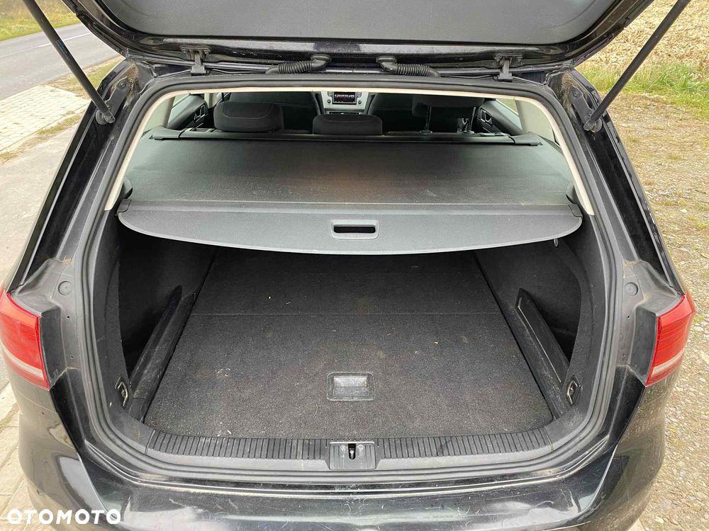Volkswagen Passat Variant 1.6 TDI SCR DSG - 11